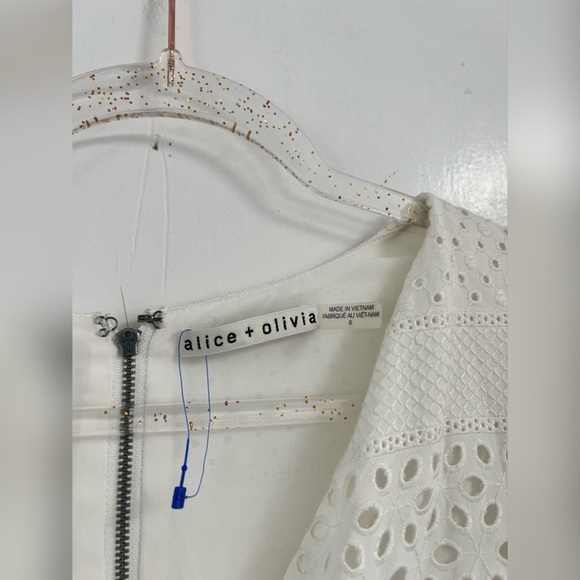 Alice + Olivia Pauline Eyelet
Romper Size 6 $350 - Picture 7 of 8